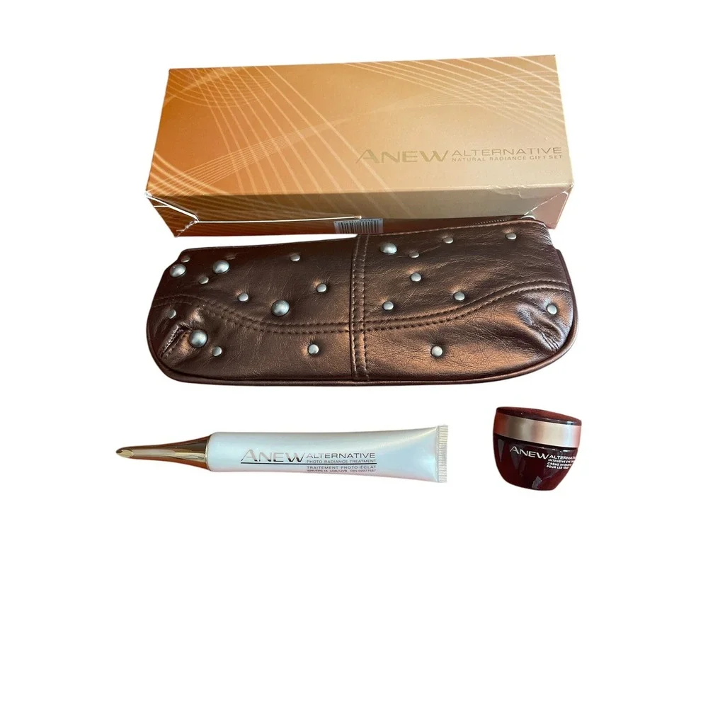 Avon 2007 Anew Alternative Gift Set Photo Radiance Intensive Eye Cream & Clutch